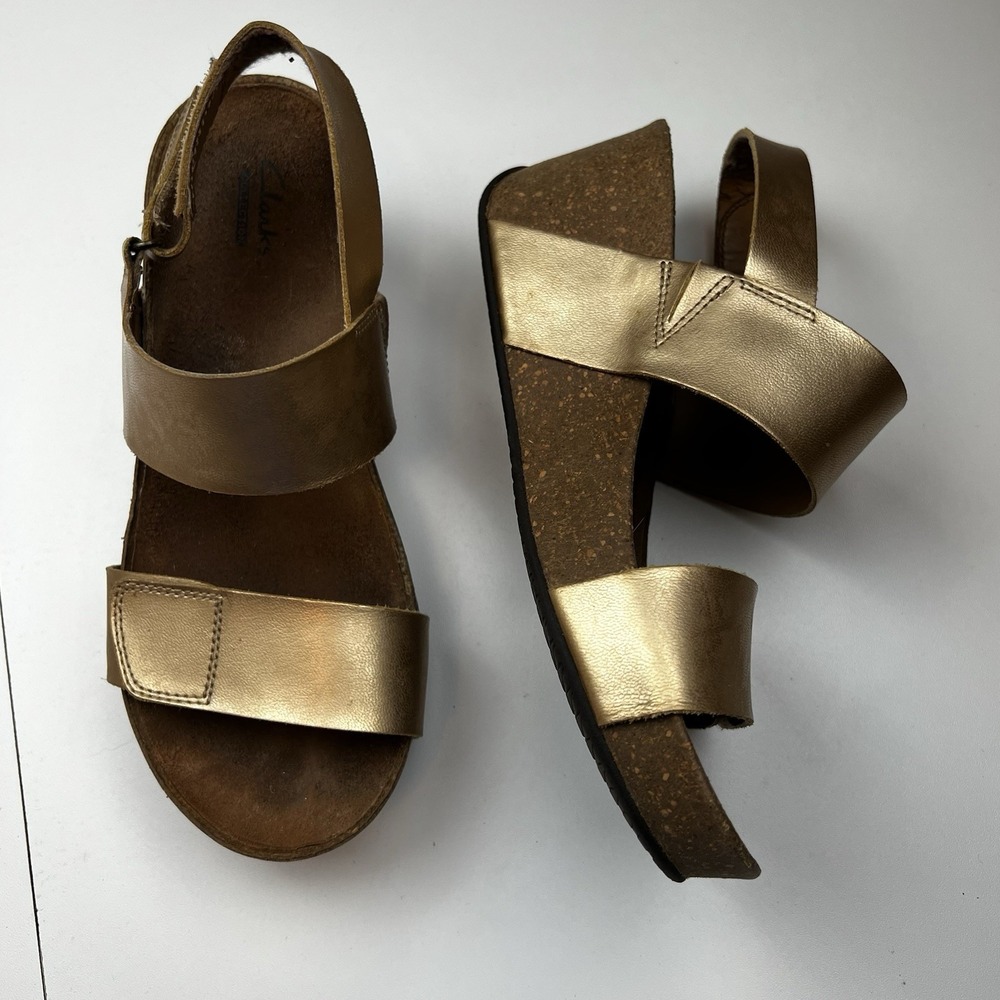 Clarks Sandals Women's 8 M Gold Auriel Fin Wedge Cork Heel Strappy Comfort Shoes